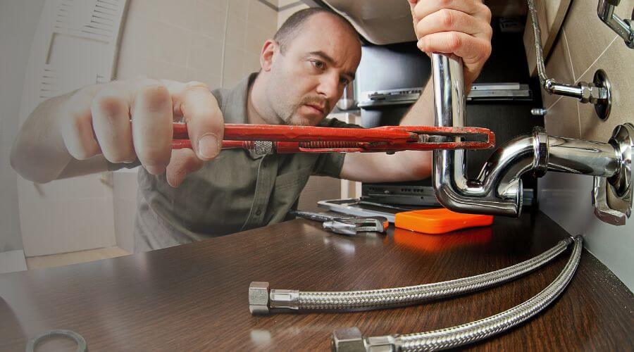 Expert burst pipe repair services in Keytesville, MO